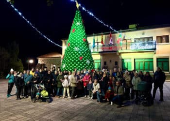 Inauguración del árbol de ganchillo / AYTO. DE TRESCASAS
