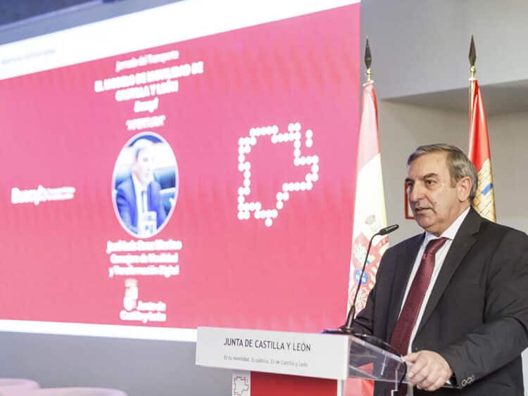 El consejero de Movilidad, José Luis Sanz Merino, durante la jornada sobre el modelo de Buscyl. / NACHO VALVERDE - ICAL