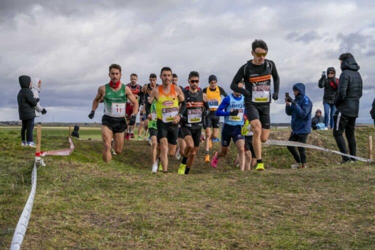 Los corredores durante un instante de la edición pasada./E.A