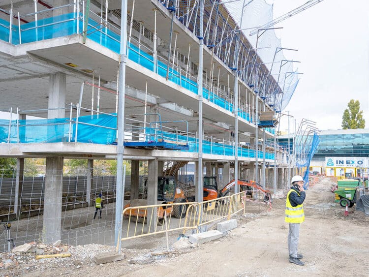 Obras de construcción en la carretera Valdevilla. / HÉCTOR CRIADO