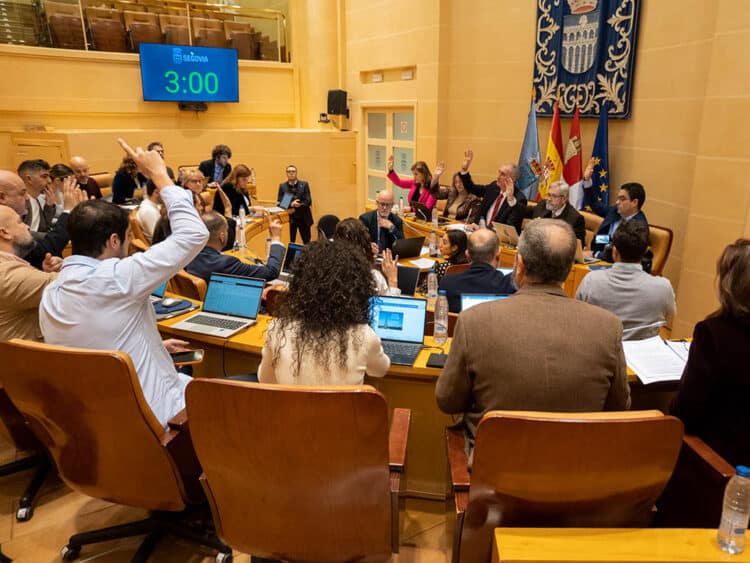Votación del Pleno del Ayuntamiento de Segovia. / HÉCTOR CRIADO