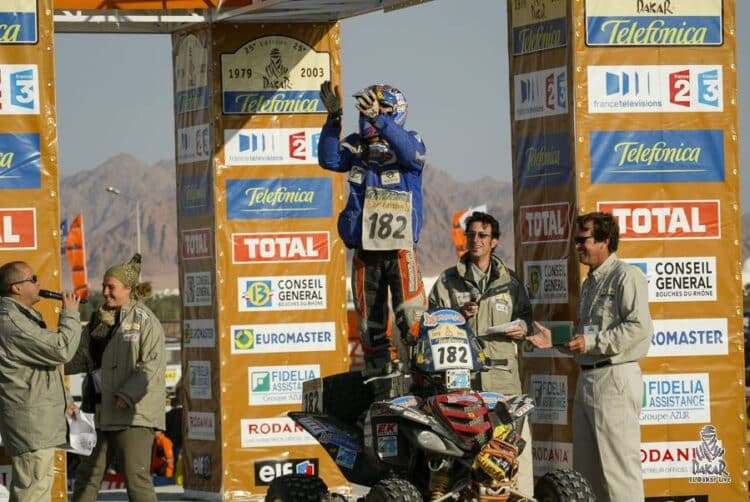 ‘Jota’ Álvarez, en uno de los podios de un pasado Rally Dakar./ E.A.