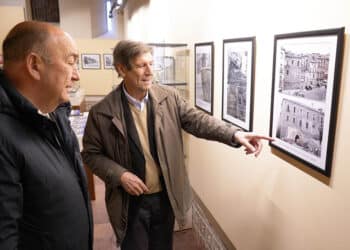 Miguel Ángel de Vicente y Rafael Cantalejo, en la presentación de la nueva exposición de 'Foto Río'. / DIPUTACIÓN