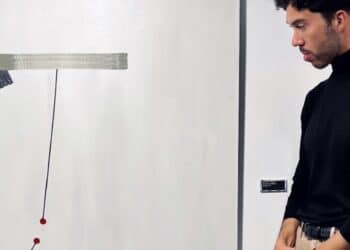 G. Fuentetaja con su obra “Rotura” en XXVIII Certamen Jóvenes Pintores (Salamanca)