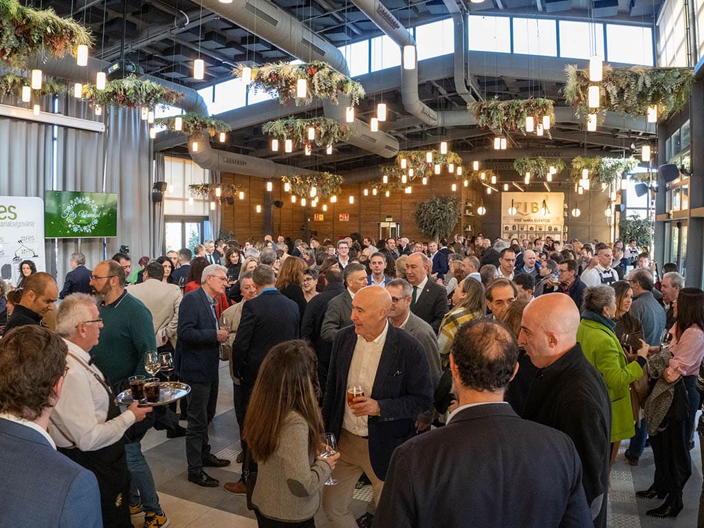 La FES destaca la “oportunidad histórica” que supone el Plan de Fomento para atraer empresas 3 Tradicional Vino de Navidad de la FES, en el complejo Zibá. / HÉCTOR CRIADO