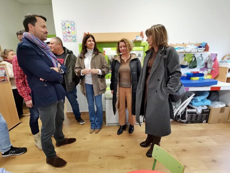 Visita a las obras de adaptación de las aulas en Turégano / JCYL