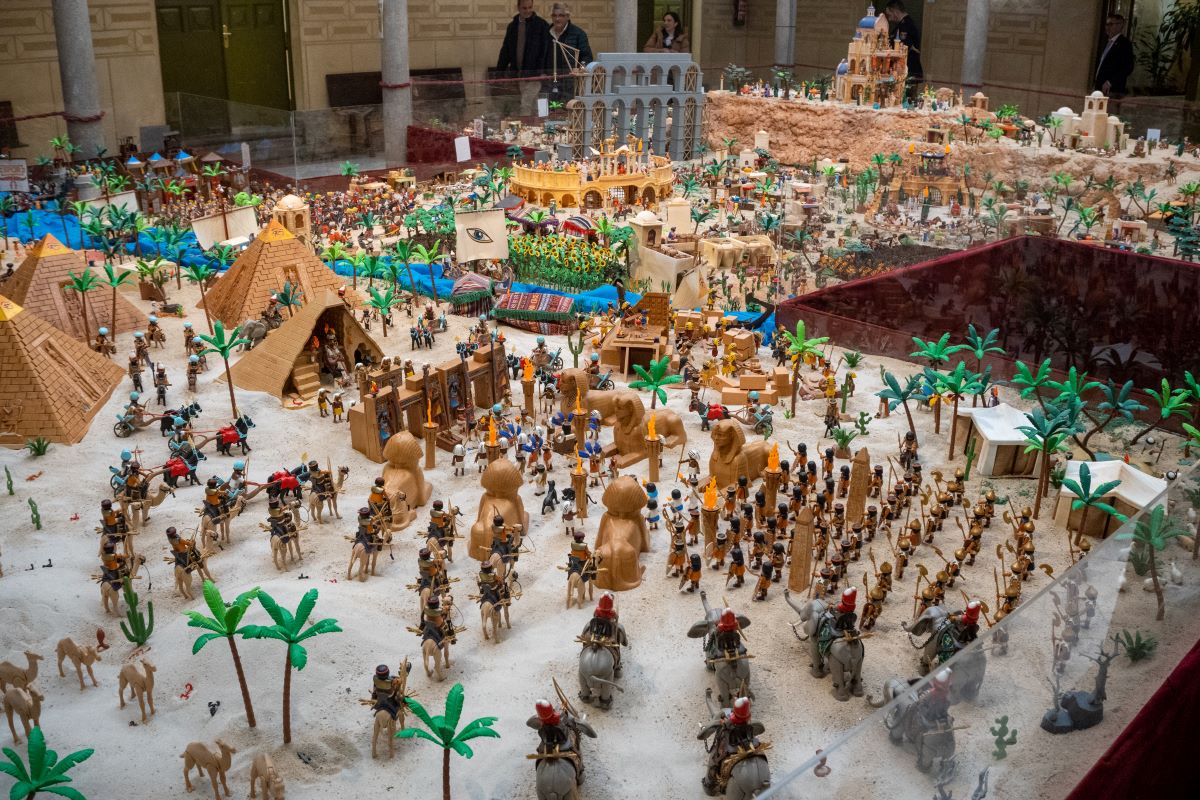 Los belenes de Segovia, una ruta atractiva para turistas y segovianos 3 Este año, el Belén de Playmobil ronda las doce mil piezas.