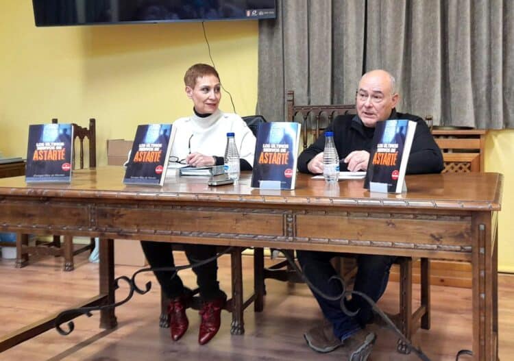 Enrique Eloy de Nicolás presenta su primera novela en Santiuste de San Juan Bautista 1 Enrique Eloy Nicolas en la presentación de su novela / AMADOR MARUGÁN