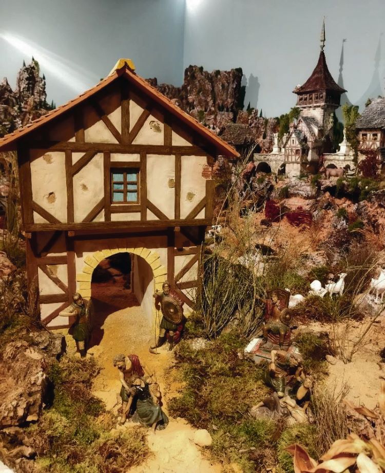 Los belenes de Segovia, una ruta atractiva para turistas y segovianos 2 Belén en el Torreón de Lozoya, elaborado por el grupo de belenistas de La Granja.