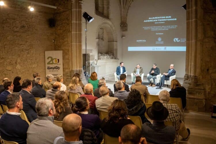 ‘Alimentos de Segovia’ junta a cuatro diputaciones para promover la innovación y la colaboración 1 Numeroso público en el Museo de Arte Contemporáneo Esteban Vicente para la jornada. / Héctor Criado