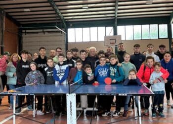 Campeonato navideño de tenis de mesa en Fuentepelayo / JUAN CRUZ SERRANO