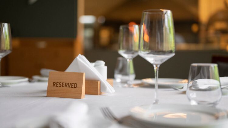 Es oficial: Consumo multa con más de 10.000 euros a un restaurante que cobraba por cancelaciones en reservas y esta es la razón 1 Es oficial: Consumo multa con más de 10.000 euros a un restaurante que cobraba por cancelaciones en reservas y esta es la razón