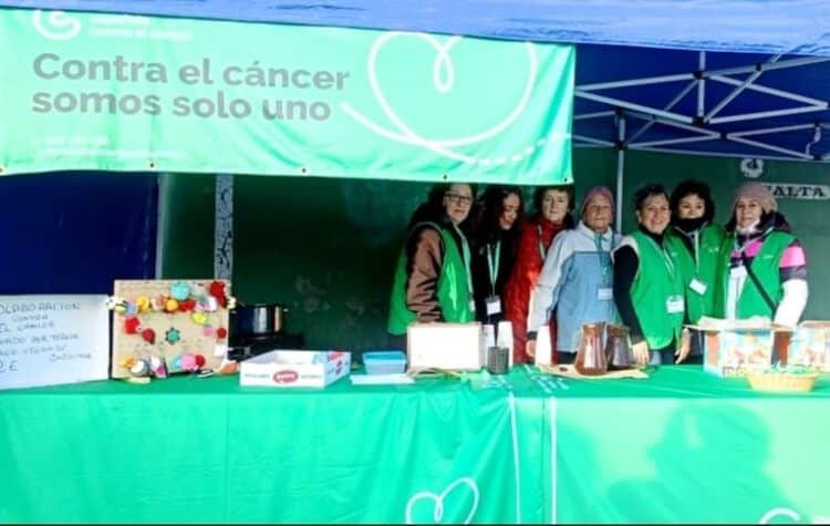 El chocolate solidario de la Asociación de Amas de Casa de Cantimpalos consigue recaudar 800 euros 1 Instante de la jornada benéfica / LOURDES MATARRANZ