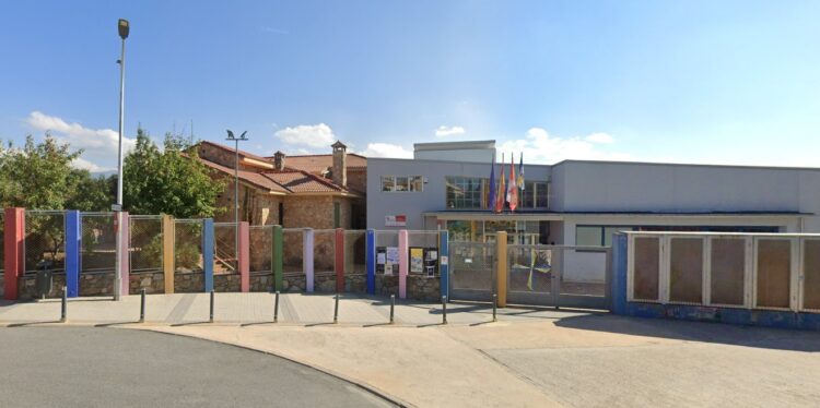 Palazuelos de Eresma acoge un mercadillo benéfico de segunda mano 1 Colegio Atalaya de Palazuelos de Eresma. /E.A.