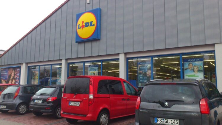 Nuevo chollo de Lidl: esta chaqueta es perfecta para los días de lluvia y cuesta menos de lo que te imaginas 1 Invierno Lidl