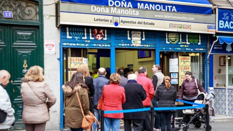 Hacienda lo confirma: este es el error que miles de españoles siguen cometiendo al compartir su Lotería de Navidad