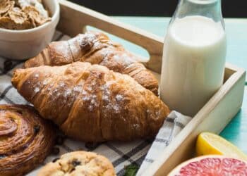 Ni café con leche ni cena improvisada: este desayuno combinado perjudica tu salud, según los médicos