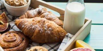 Ni café con leche ni cena improvisada: este desayuno combinado perjudica tu salud, según los médicos