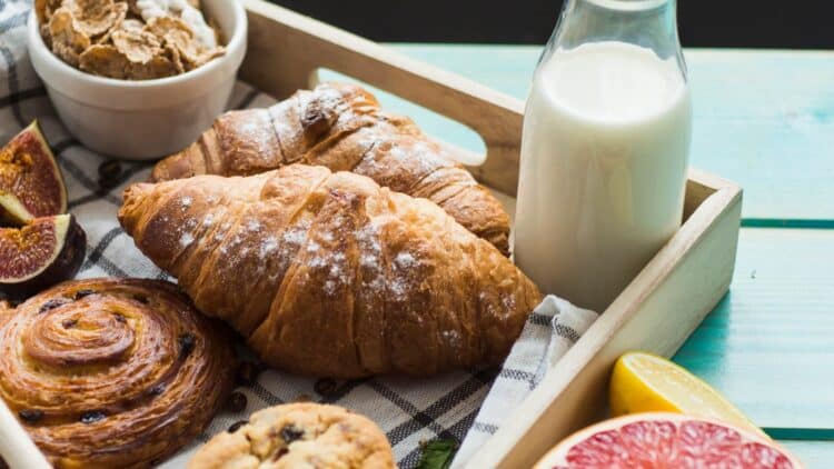 Ni café con leche ni cena improvisada: este desayuno combinado perjudica tu salud, según los médicos 1 Ni café con leche ni cena improvisada: este desayuno combinado perjudica tu salud, según los médicos
