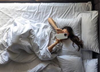 Confirmado por expertos en nutrición: dormir mal altera el apetito y empuja a comer más azúcar y grasa 16 Consecuencias dormir mal