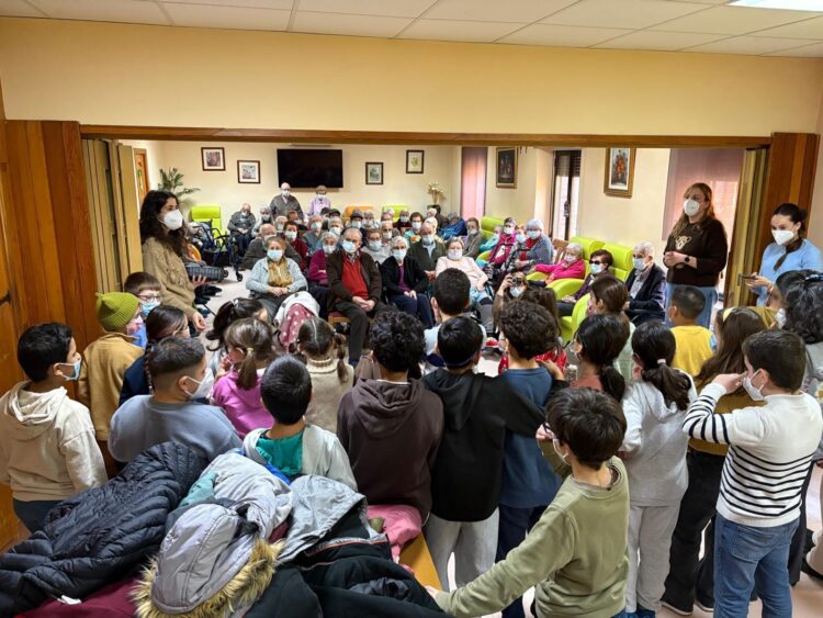 Los pequeños interpretaron villancicos populares. /LOURDES MATARRANZ