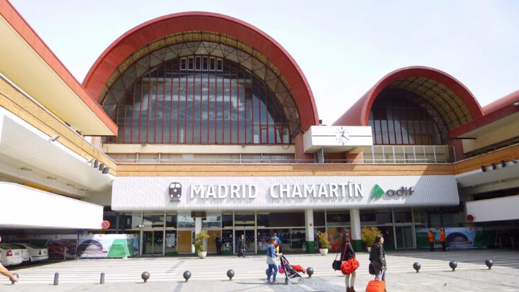 Adiós a la restauración: la estación de Chamartín-Clara Campoamor pierde sus locales y así te afectará si viajas 1 La estación de Chamartín-Clara Campoamor pierde sus locales