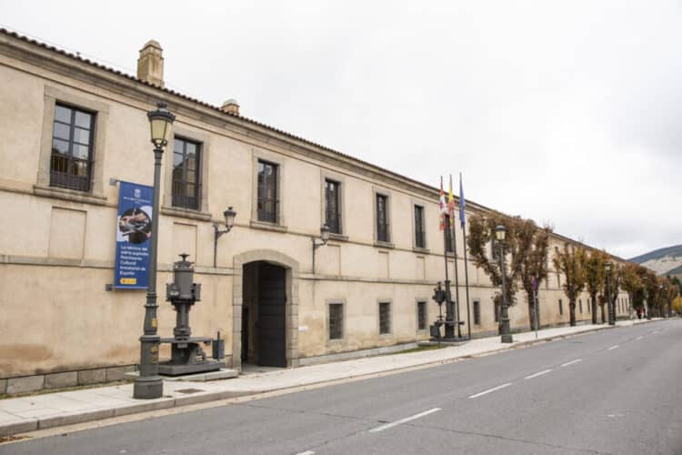 El auditorio de la Real Fábrica de Cristales de La Granja acoge mañana el tradicional 'Concierto de Villancicos' 1 Vista de la Real Fábrica de Cristales / NEREA LLORENTE