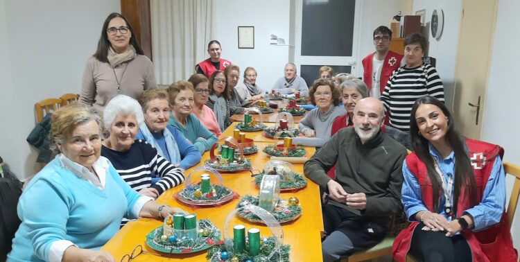 Cruz Roja imparte en Cantimpalos unos talleres dentro del proyecto 'Promoción de la red y del envejecimiento saludable' 1 Grupo de participantes en los talleres de Cruz Roja / LOURDES MATARRANZ