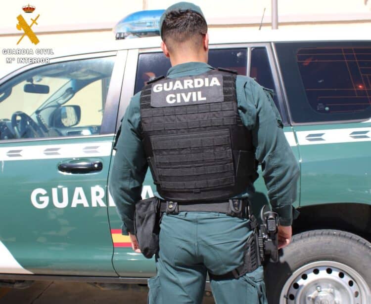 La Guardia Civil detiene a dos personas como presuntas autoras de robos en cuatro viviendas de la provincia 1 La Guardia Civil detiene a dos personas como presuntas autoras de robos en cuatro viviendas de la provincia / GUARDIA CIVIL