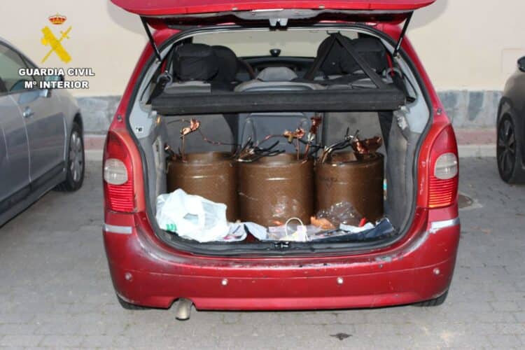 Dos detenidos como presuntos autores del robo de tres bobinas de cobre de un transformador eléctrico 1 Dos detenidos como presuntos autores del robo de tres bobinas de cobre de un transformador eléctrico / GUARDIA CIVIL