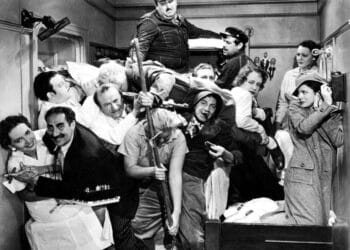 La icónica escena del camarote de “Una noche en la ópera” de Los Hermanos Marx.