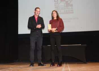 Marina Muñoz recibió la medalla de bronce federativa durante la gala./FTCYL