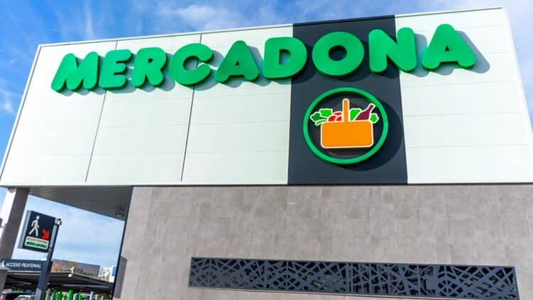 Gabriel García, economista: "Estas estanterías de Mercadona tienen los productos más caros"