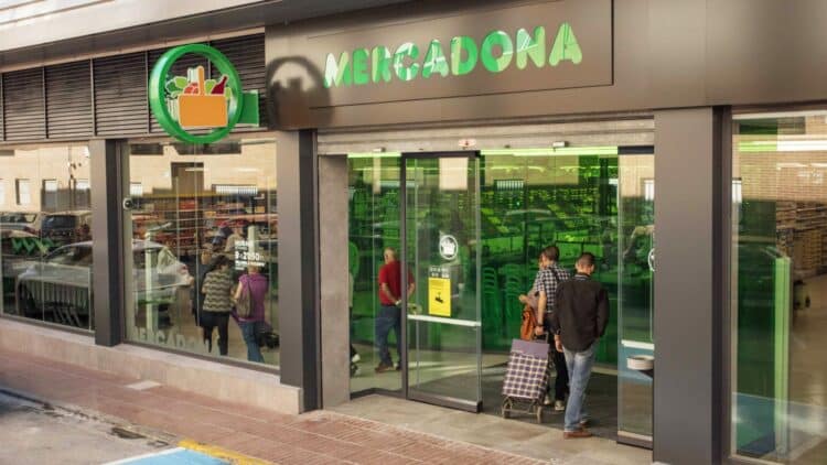 Mercadona lo vuelve a hacer: esta combinación es la solución de emergencia perfecta para Nochevieja o para la Noche de Reyes 1 Mercadona lo vuelve a hacer: esta combinación es la solución de emergencia perfecta para Nochevieja o para la Noche de Reyes