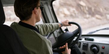 Ni pobre ni precario: un veterano camionero explica la triste diferencia salarial del sector respecto a los primeros 2000