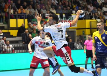 Edu Reig durante el encuentro entre BM Nava y Atl.Valladolid./AMADOR MARUGÁN