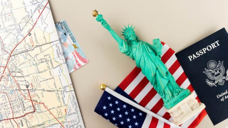 Se va de viaje por Estados Unidos, el SEPE le pilla y todo acaba en los juzgados: este fue el dinero que tuvo que devolver 1 Viaje a Estados Unidos cobrando prestación