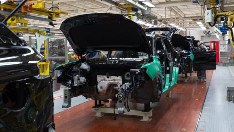 Es oficial: el Gobierno activa el Plan Auto 2030 y así revolucionará el sector de la automoción en España 1 Es oficial: el Gobierno activa el Plan Auto 2030 y así revolucionará el sector de la automoción en España