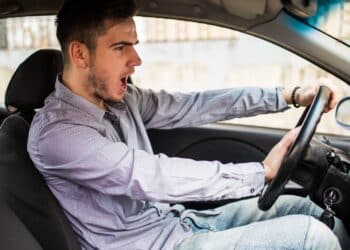 Confirmado por la normativa vial: el claxon solo se puede usar en tres situaciones muy concretas y casi nadie las conoce 17 uso-del-claxon