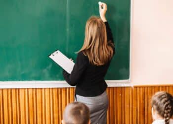 Un estudio lo confirma: los profesores de Castilla y León, muy por debajo de los mejor pagados en España