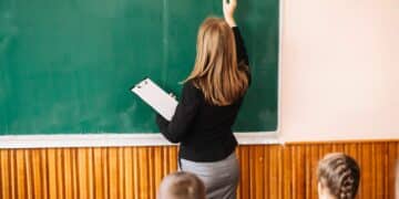 Un estudio lo confirma: los profesores de Castilla y León, muy por debajo de los mejor pagados en España