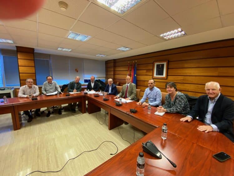 La Plataforma por el Ferrocarril Directo traslada sus discrepancias sobre la conexión Burgos-Vitoria y el uso mixto de la línea 1 Reunión con el delegado para el Corredor Atlántico de la administración autónoma Luis Fuentes / PLATAFORMA POR EL FERROCARRIL DIRECTO