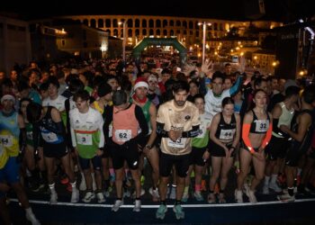 Momentos previos a la salida de la XXXV San Silvestre. / HÉCTOR CRIADO