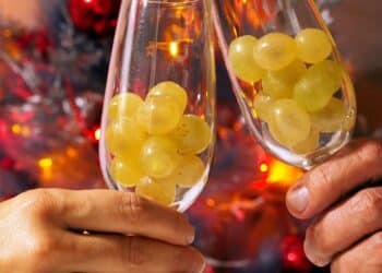 Nochevieja más allá de las 12 uvas: estas son las tradiciones que no conocías que la gente sigue el 31 de diciembre 1 Nochevieja más allá de las 12 uvas: estas son las tradiciones que no conocías que la gente sigue el 31 de diciembre