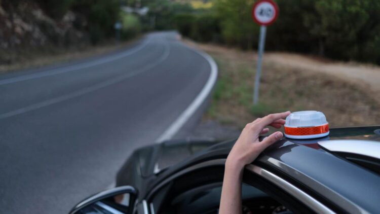 Confirmado: así es cómo DGT 3.0 rastreará tu baliza V16 cuando tu coche tenga un problema en carretera 1 Confirmado: así es cómo DGT 3.0 rastreará tu baliza V16 cuando tu coche tenga un problema en carretera