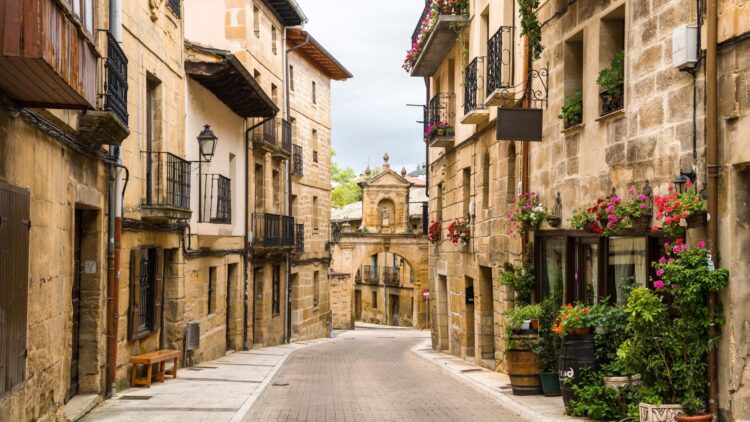 Ni murallas ni castillos: el verdadero atractivo oculto de esta villa medieval del País Vasco, según National Geographic