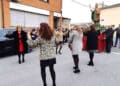 Vecinas de Vegas de Matute bailan al patrón, en una imagen de archivo.