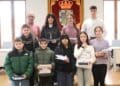 Los galardonados posan junto al alcalde al finalizar el acto / AMADOR MARUGÁN