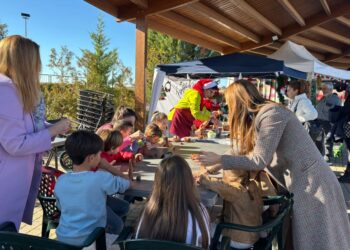 Uno de los talleres navideños celebrados durante la jornada del sábado, 13 de diciembre. FOTO: AYUNTAMIENTO LA LASTRILLA