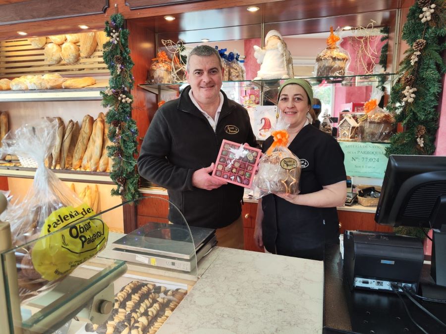 Cinco negocios del sector hostelero segoviano reciben la distinción que premia el consumo tradicional 3 Miguel LaFuente y Patricia García en el Obrador de Palazuelos.